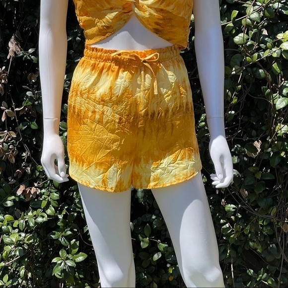 💋NWT House Of Harlow x Sophia Richie Golden Tie Dye Short & Crop Top Set - Picture 5 of 16